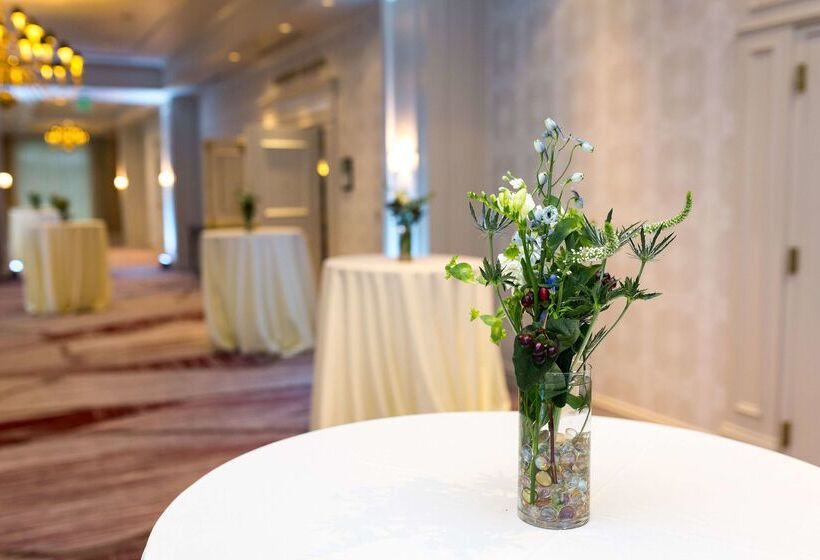 هتل Hilton Garden Inn Suffolk Riverfront