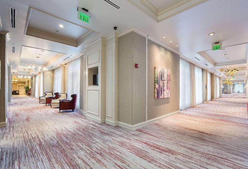 هتل Hilton Garden Inn Suffolk Riverfront