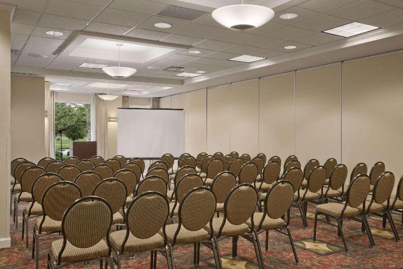 Отель Hilton Garden Inn Syracuse