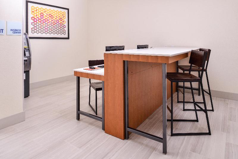 בית מלון כפרי Holiday Inn Express Tampa North Telecom Park, An Ihg