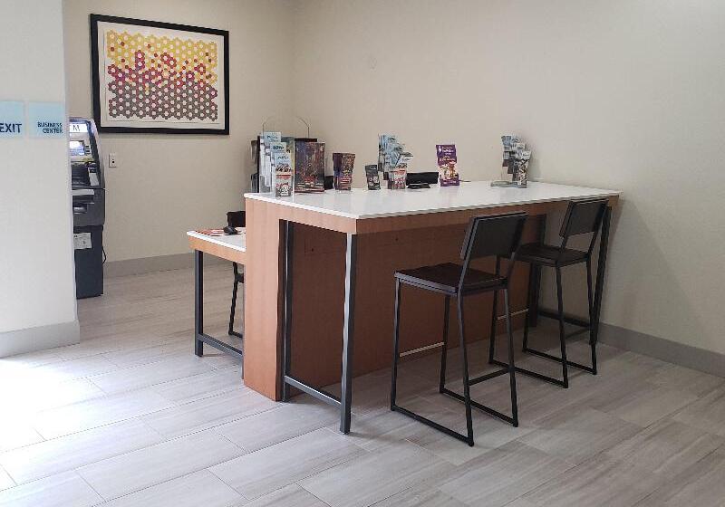 فندق Holiday Inn Express Tampa North Telecom Park, An Ihg