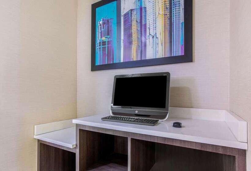 هتل La Quinta Inn & Suites By Wyndham Fultondale Birmingham N