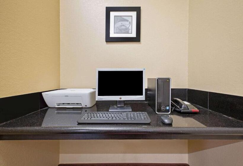 Отель La Quinta By Wyndham Pearland