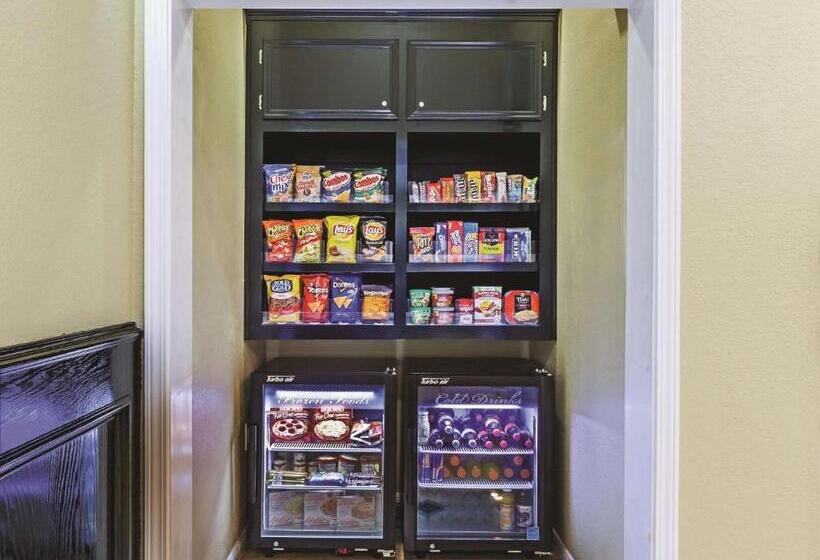 Отель La Quinta By Wyndham Pearland