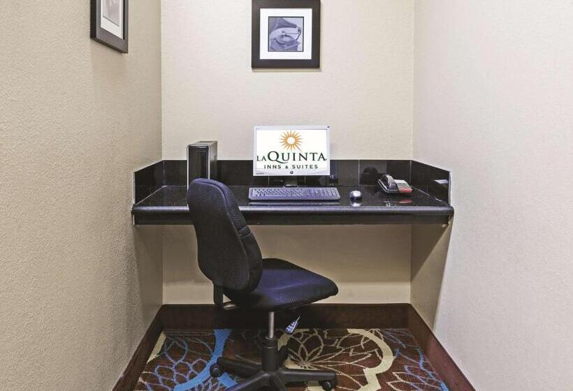 Отель La Quinta By Wyndham Pearland