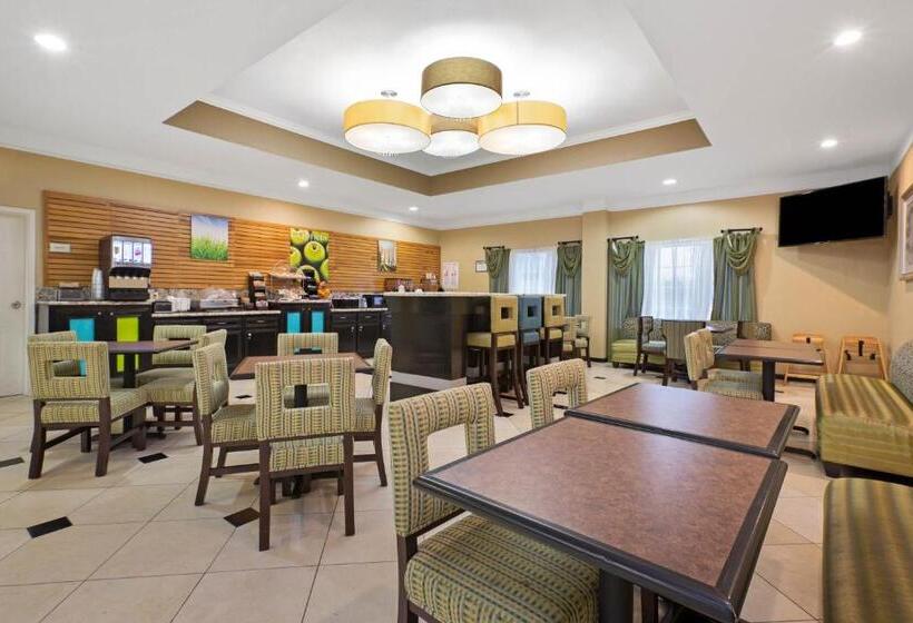 Отель La Quinta By Wyndham Pearland