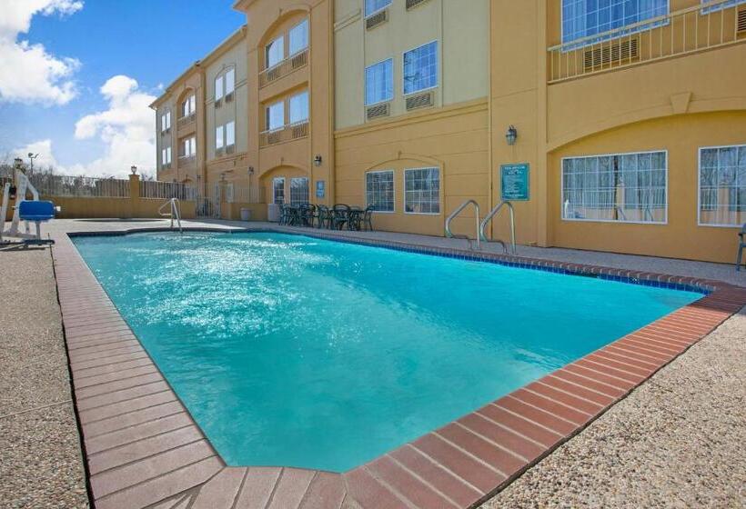 Отель La Quinta By Wyndham Pearland