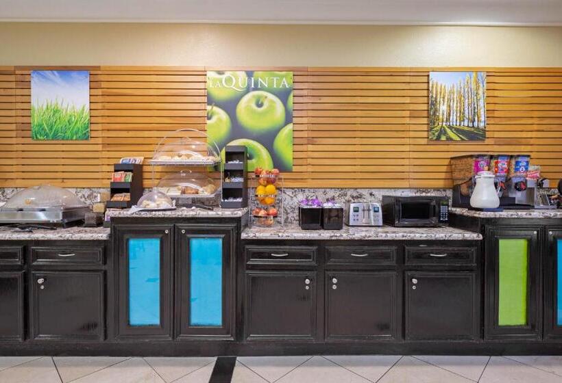 Отель La Quinta By Wyndham Pearland