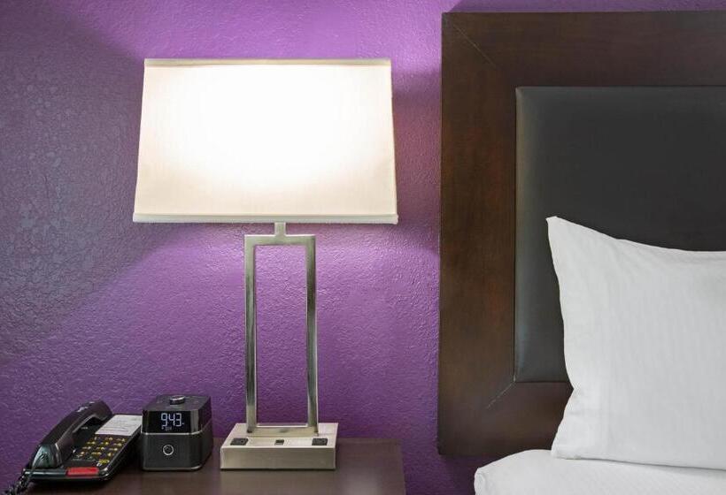 Отель La Quinta By Wyndham Pearland