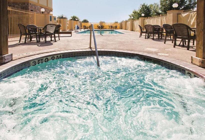 Отель La Quinta Inn And Suites By Wyndham   Schertz