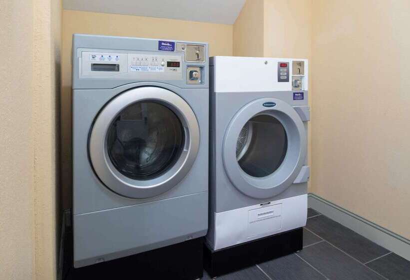 酒店 La Quinta Inn By Wyndham Calhoun South I75