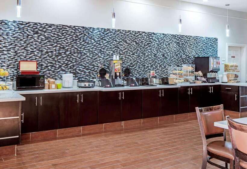 Отель La Quinta By Wyndham Alamo Mcallen East