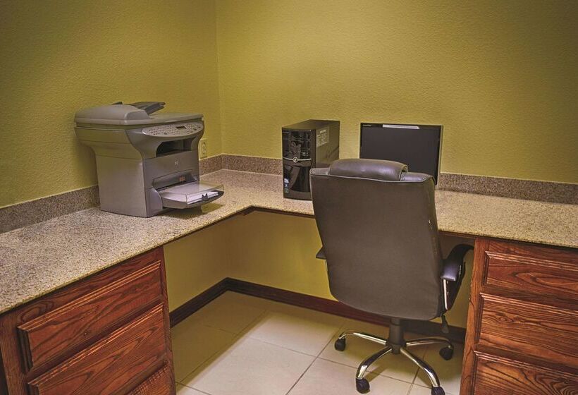 ホテル La Quinta By Wyndham Alice