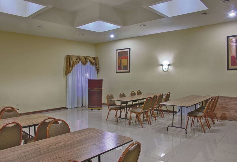 ホテル La Quinta By Wyndham Alice