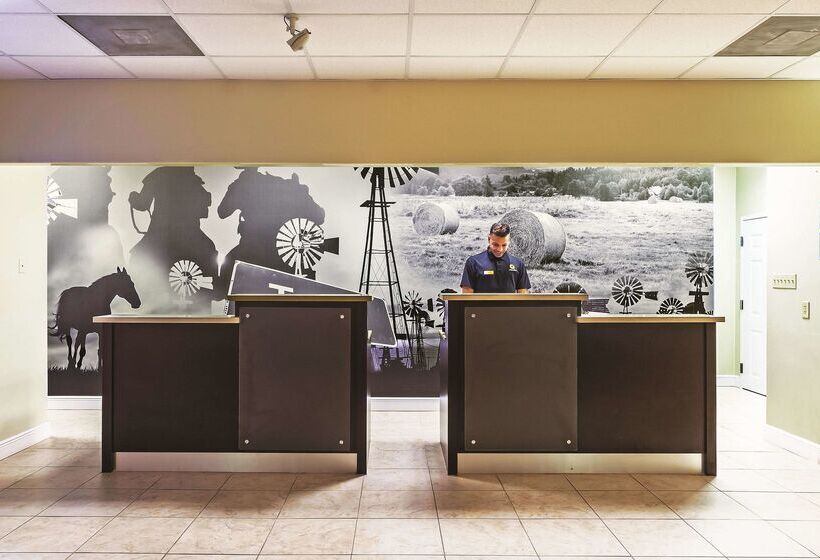 호텔 La Quinta Inn & Suites By Wyndham Angleton