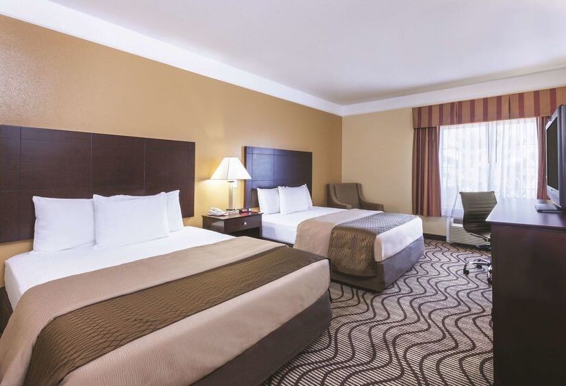 호텔 La Quinta Inn & Suites By Wyndham Angleton