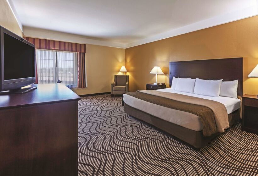 Отель La Quinta Inn & Suites By Wyndham Angleton