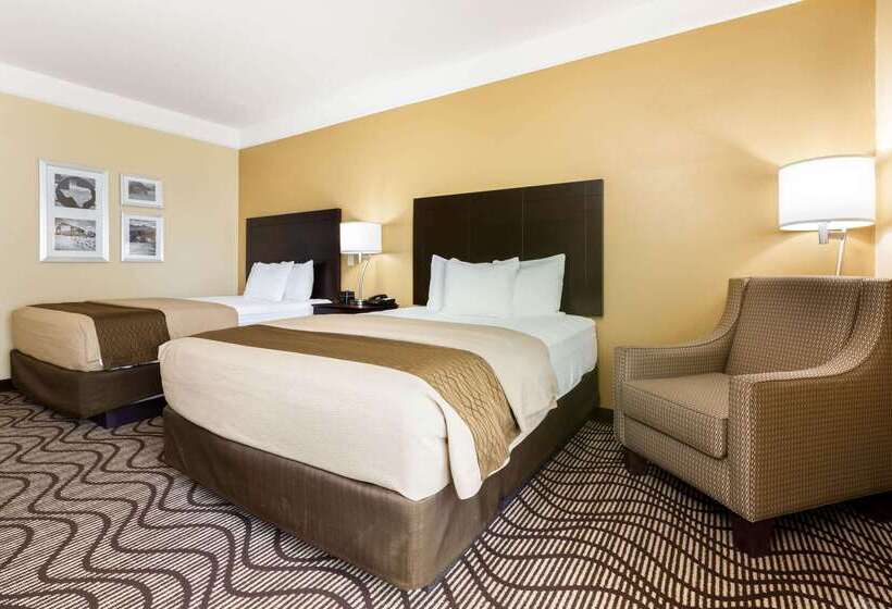 Отель La Quinta Inn & Suites By Wyndham Angleton