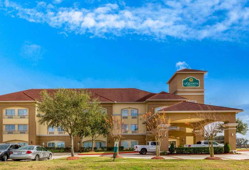 Отель La Quinta Inn & Suites By Wyndham Angleton