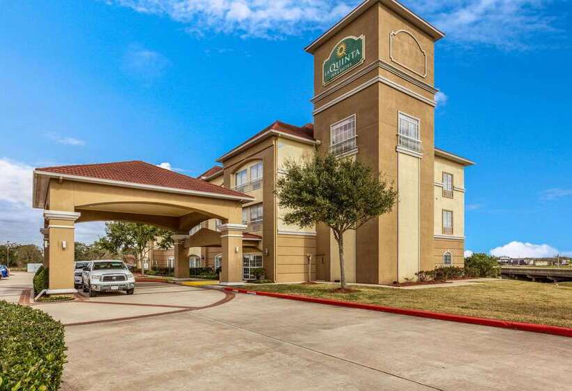 Отель La Quinta Inn & Suites By Wyndham Angleton