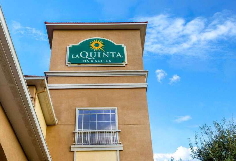 Отель La Quinta Inn & Suites By Wyndham Angleton
