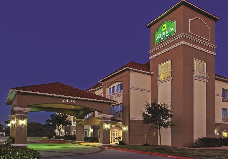 Отель La Quinta Inn & Suites By Wyndham Angleton