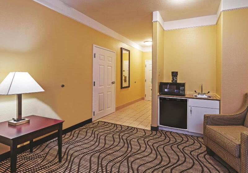 Отель La Quinta Inn & Suites By Wyndham Angleton