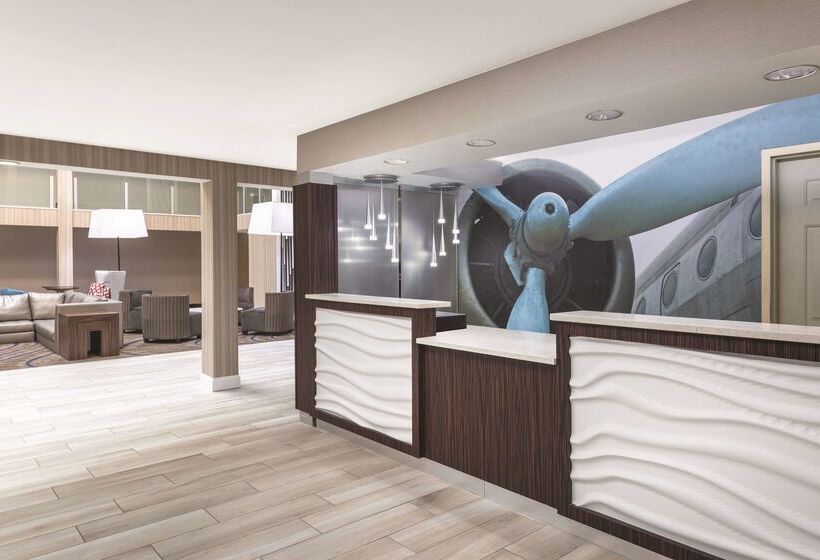 Отель La Quinta By Wyndham Atlanta Airport South