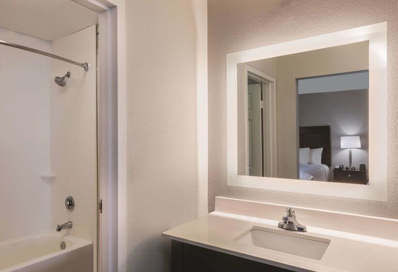 Отель La Quinta By Wyndham Atlanta Airport South