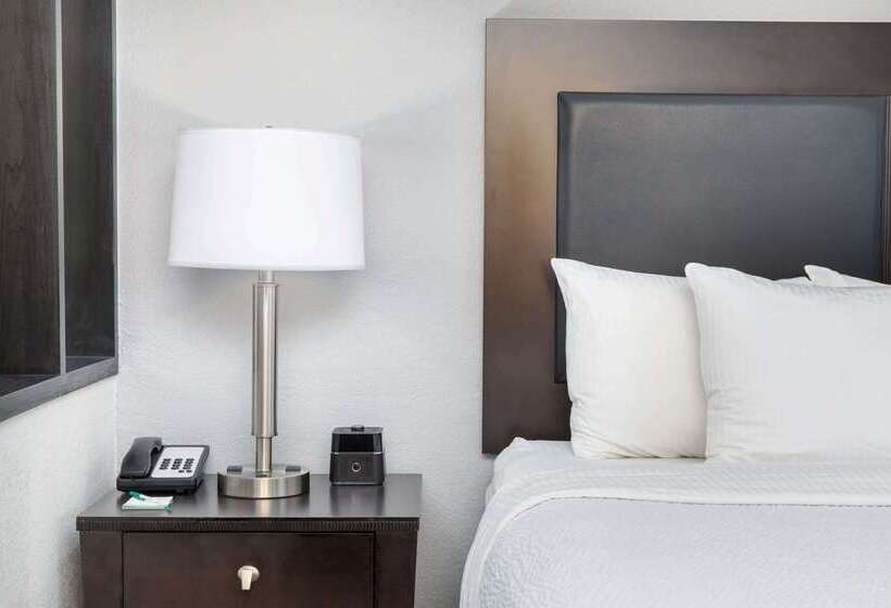 Отель La Quinta By Wyndham Atlanta Airport South