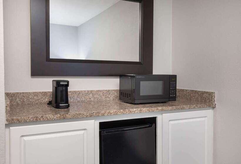 Отель La Quinta By Wyndham Atlanta Airport South