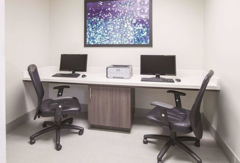 בית מלון כפרי La Quinta By Wyndham Bay City