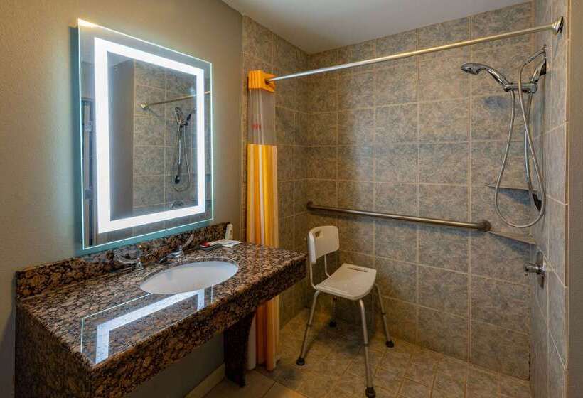 Отель La Quinta By Wyndham Bridgeport