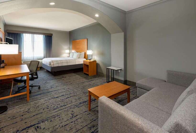 Отель La Quinta By Wyndham Bridgeport