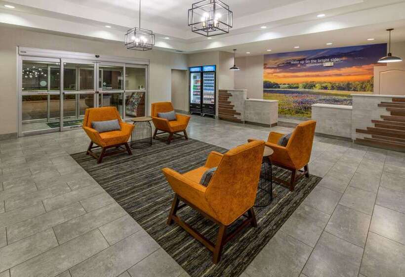 Отель La Quinta By Wyndham Bridgeport