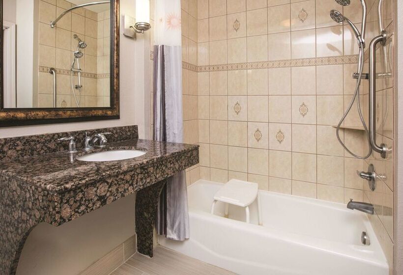 호텔 Baymont By Wyndham Dallas South Desoto