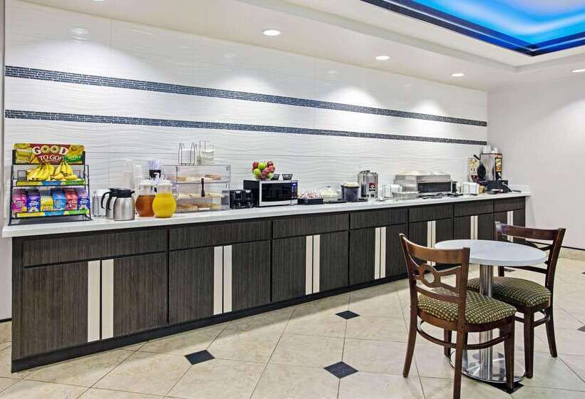 Отель La Quinta By Wyndham Fairfield Tx