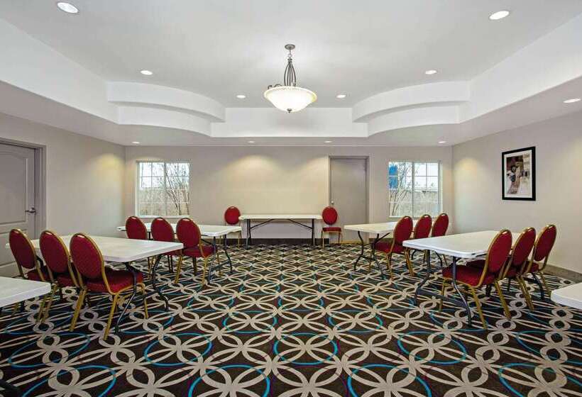 Отель La Quinta By Wyndham Fairfield Tx