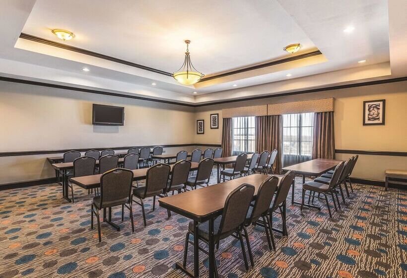 هتل La Quinta By Wyndham Fort Worth   Lake Worth