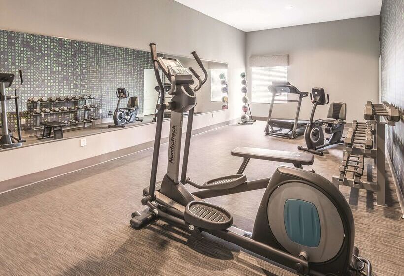 هتل La Quinta By Wyndham Fort Worth   Lake Worth