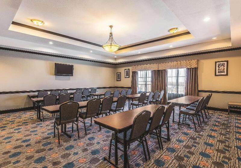 هتل La Quinta By Wyndham Fort Worth   Lake Worth