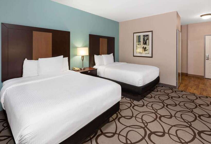 هتل La Quinta By Wyndham Fort Worth   Lake Worth