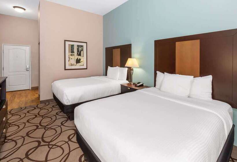 هتل La Quinta By Wyndham Fort Worth   Lake Worth