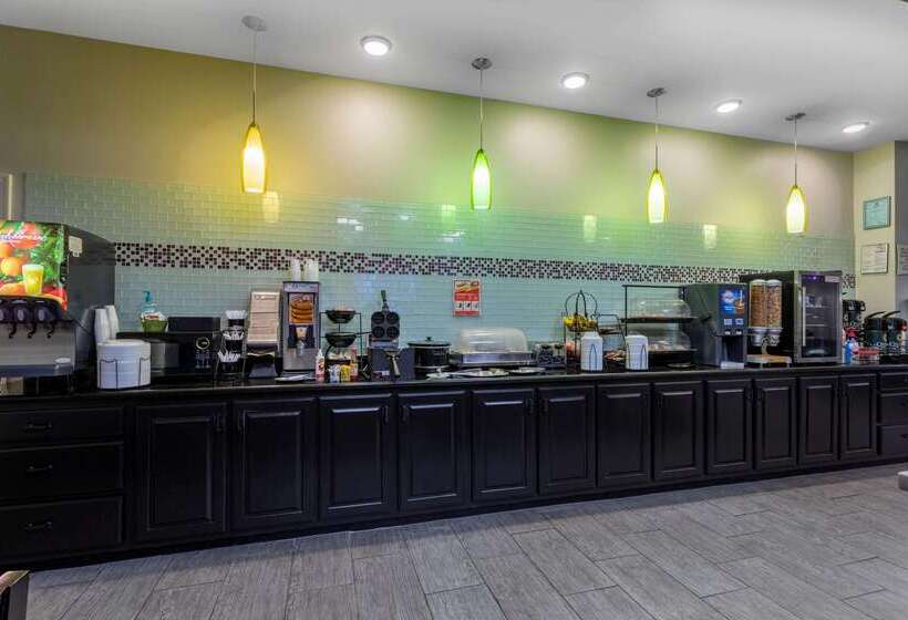 Отель La Quinta By Wyndham Huntsville Airport Madison