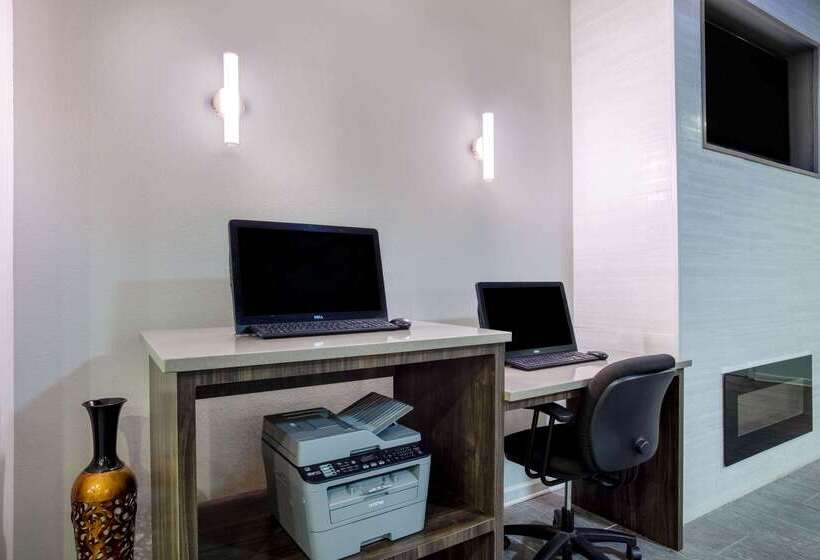 Отель La Quinta By Wyndham Huntsville Airport Madison