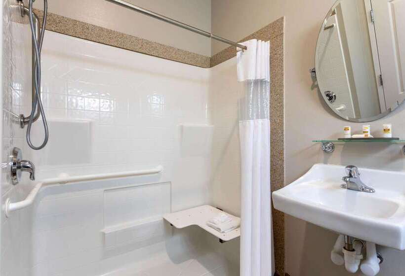 Отель La Quinta By Wyndham Huntsville Airport Madison