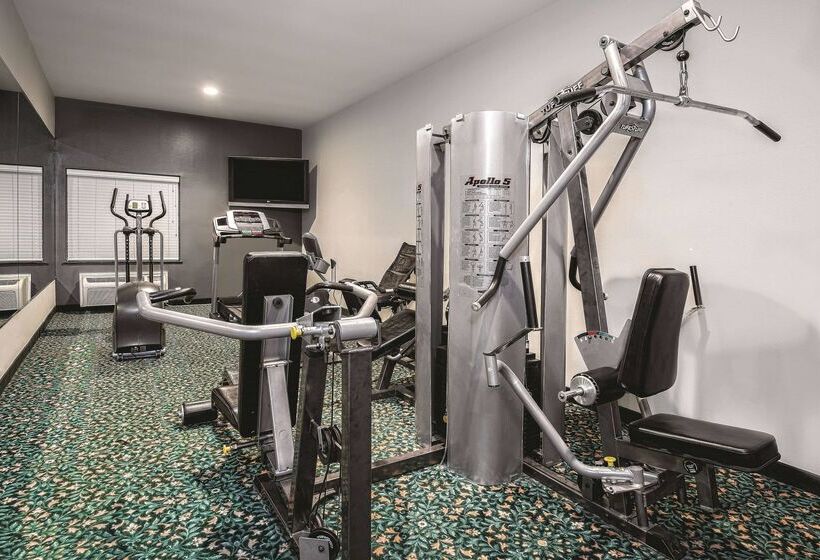 ホテル La Quinta Inn & Suites By Wyndham Mercedes Outlet Mall