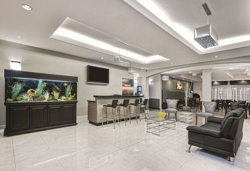 ホテル La Quinta Inn & Suites By Wyndham Mercedes Outlet Mall