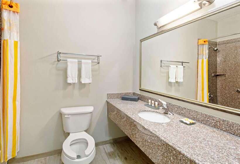 ホテル La Quinta Inn & Suites By Wyndham Mercedes Outlet Mall