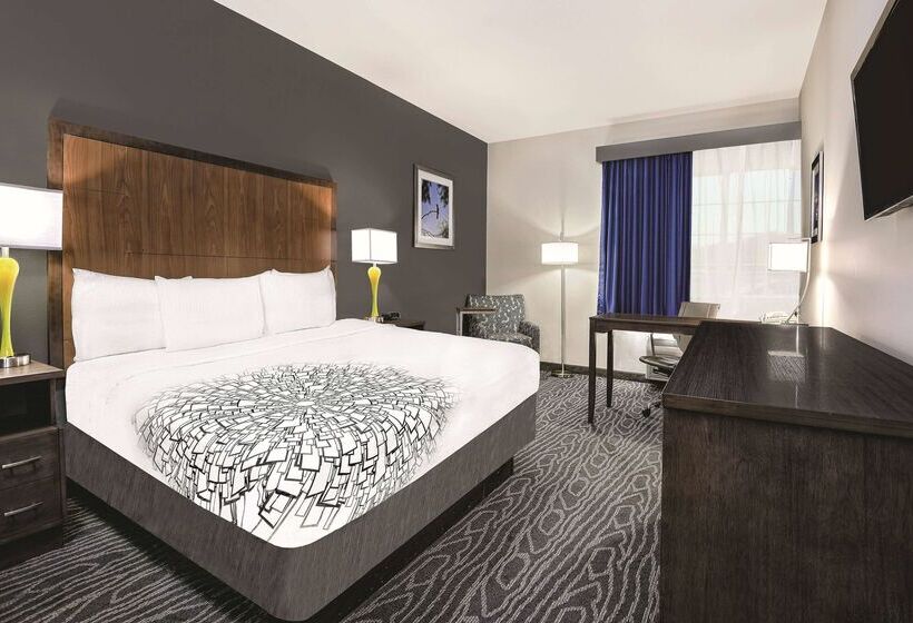 ホテル La Quinta Inn & Suites By Wyndham Mercedes Outlet Mall